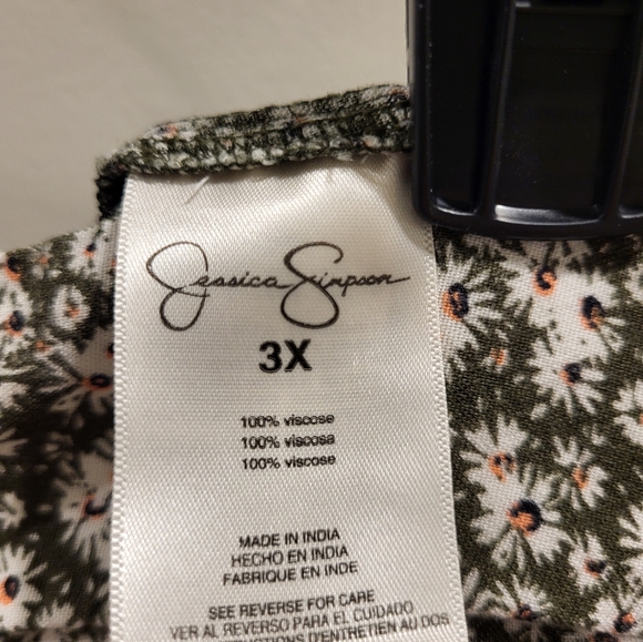 Jessica Simpson Capris - Picture 2 of 3